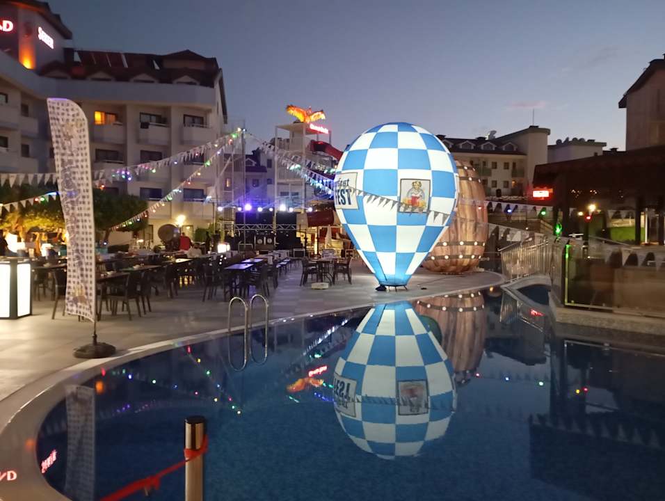 Pool Grand Seker Hotel