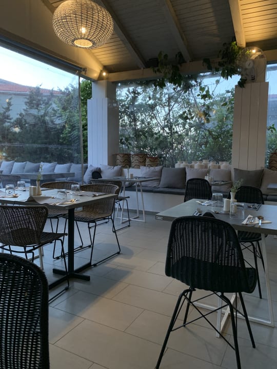 Gastro The Bay Hotel & Suites
