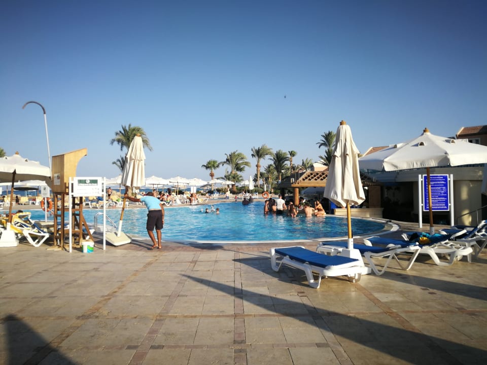 Pool Mövenpick Resort & Spa El Gouna