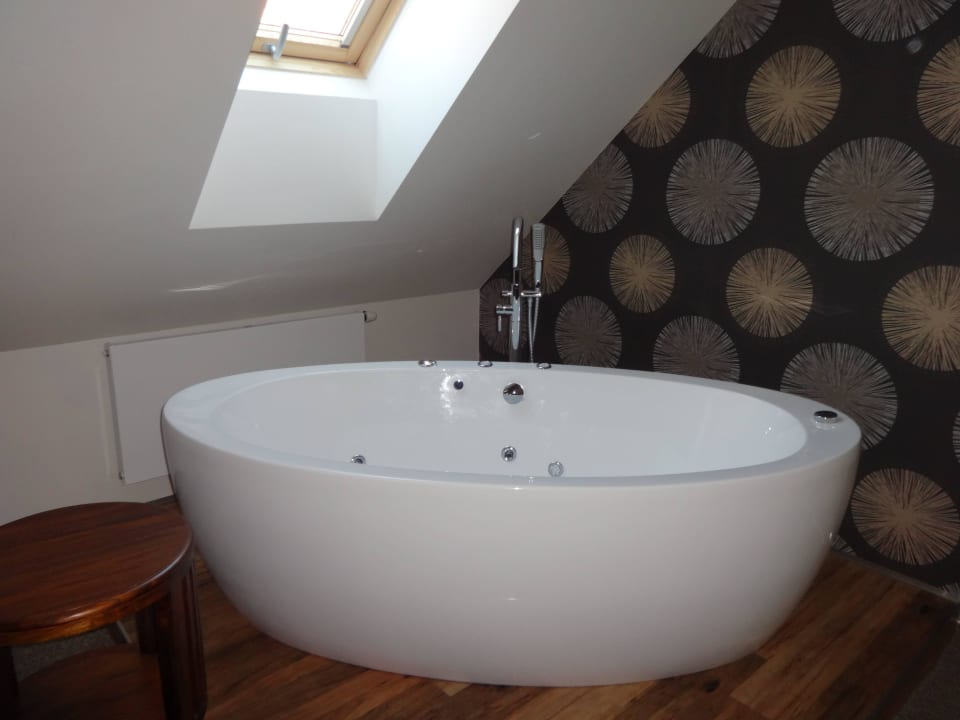 Badewanne im Appartement Pension Bílý Jednorožec
