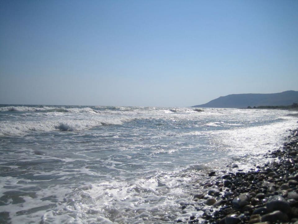 Hotelstrand bei Wind, Blickrichtung Nordost Hydramis Palace Beach Resort