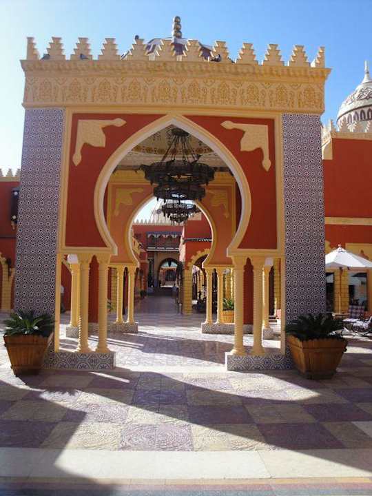 Die Allee des Hotels Pickalbatros Alf Leila Wa Leila Resort - Neverland Hurghada