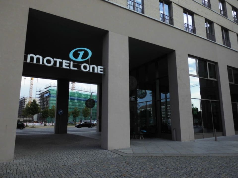  Eingang Vom Postplatz Motel One Dresden Am Zwinger Dresden 