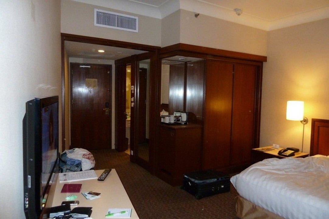 Blick zur Tür/ Schrank Holiday Inn Singapore Atrium