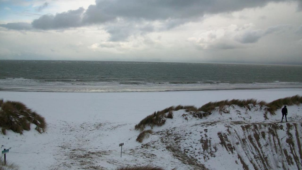 Strand mit Schnee bei Renesse Hotel de Logerij Renesse