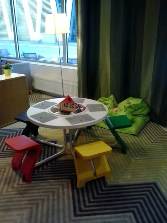 Strefa malucha w hotelowym lobby Tallink Express Hotel
