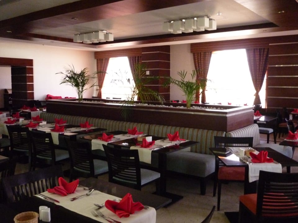 Ein Teil des Hauptrestaurants Hotel Xperience Sea Breeze Resort