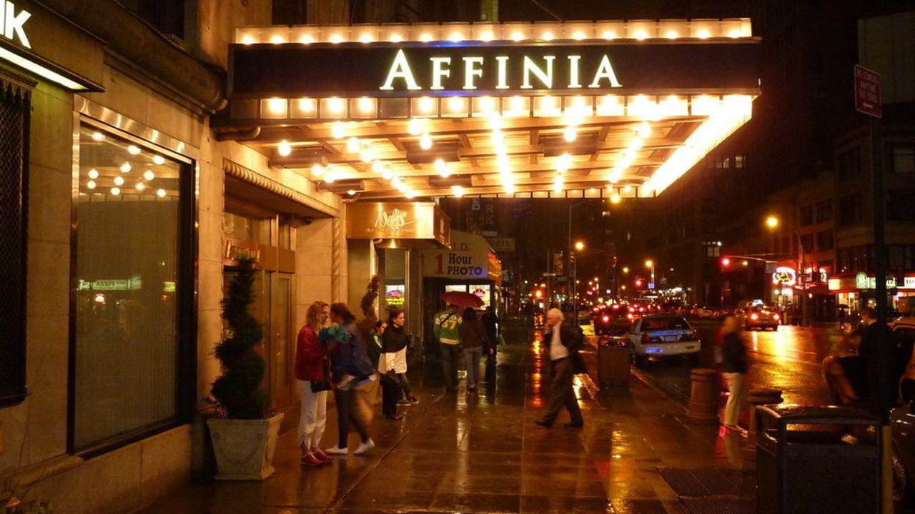 Eingang 7th Street Stewart Hotel