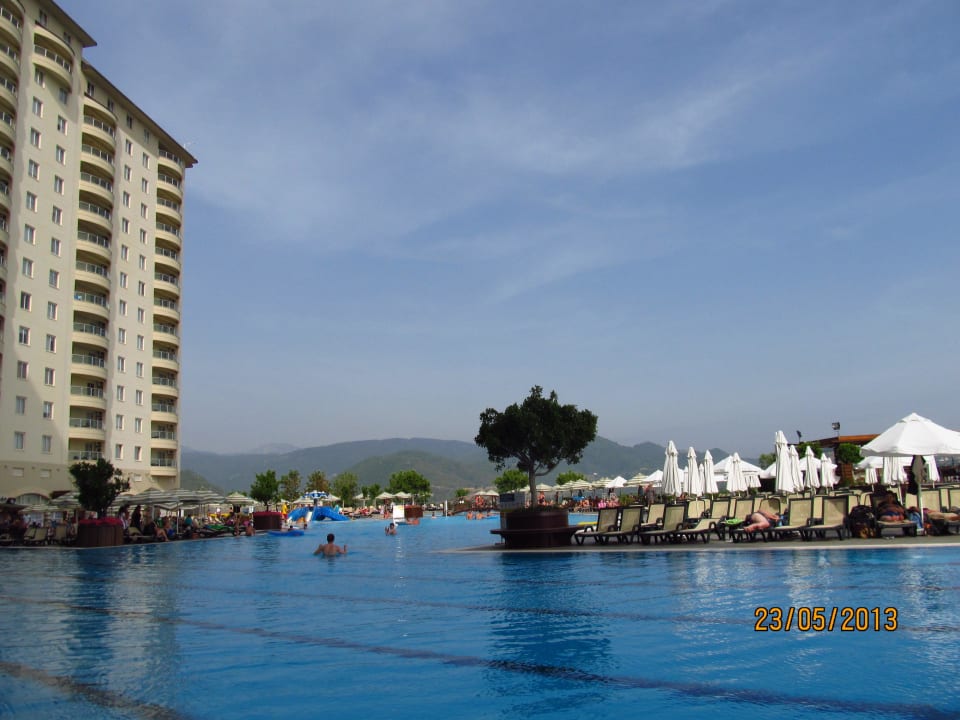 Шикарный бассейн Hotel Goldcity Tourism Complex