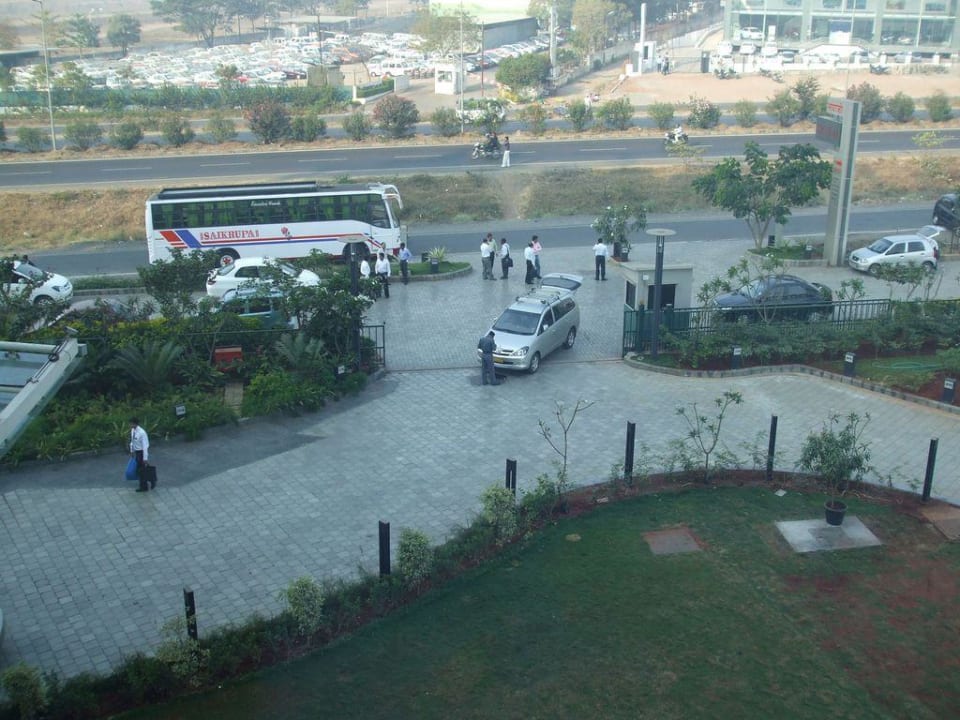Ausblick auf den Eingang zur Hotelanlage Sayaji Hotel