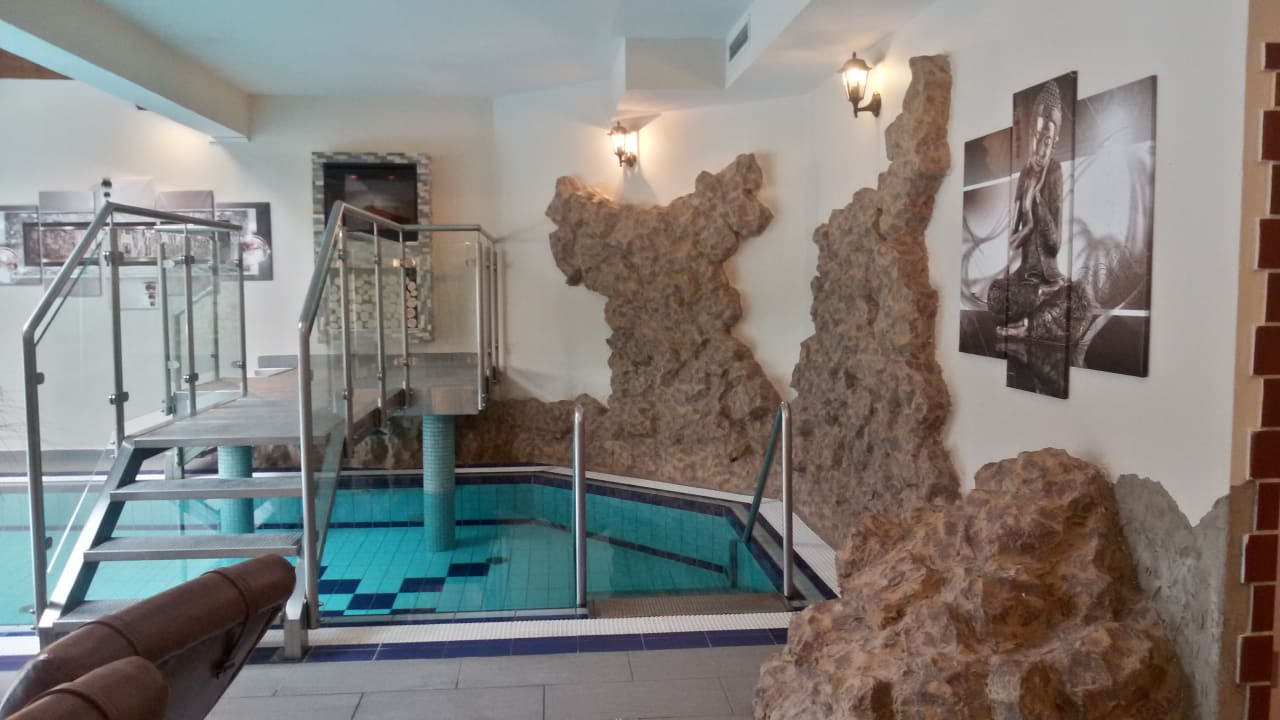 Pool Schlössl Hotel Kindl