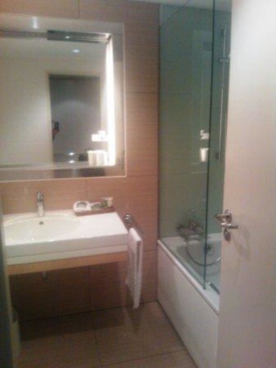 Schönes Bad mit Wannenheizung Sheraton Berlin Grand Hotel Esplanade
