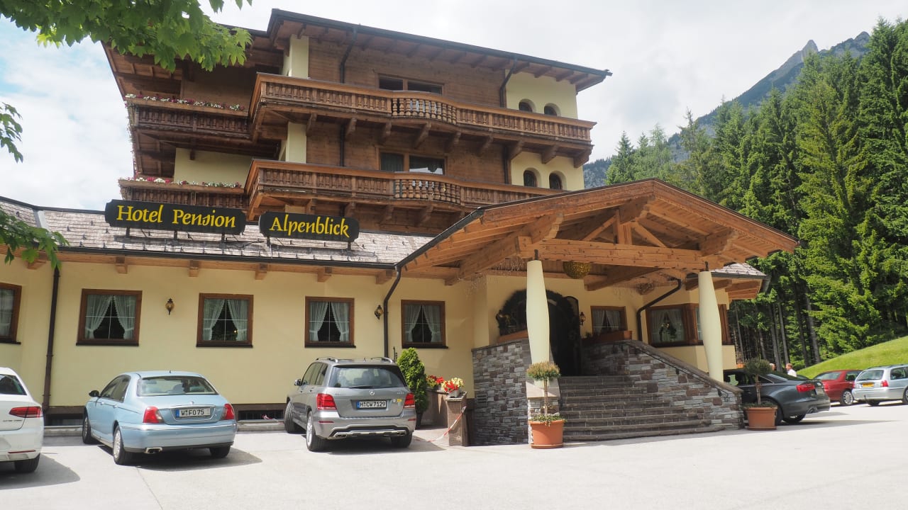 Außenansicht Naturhotel Alpenblick