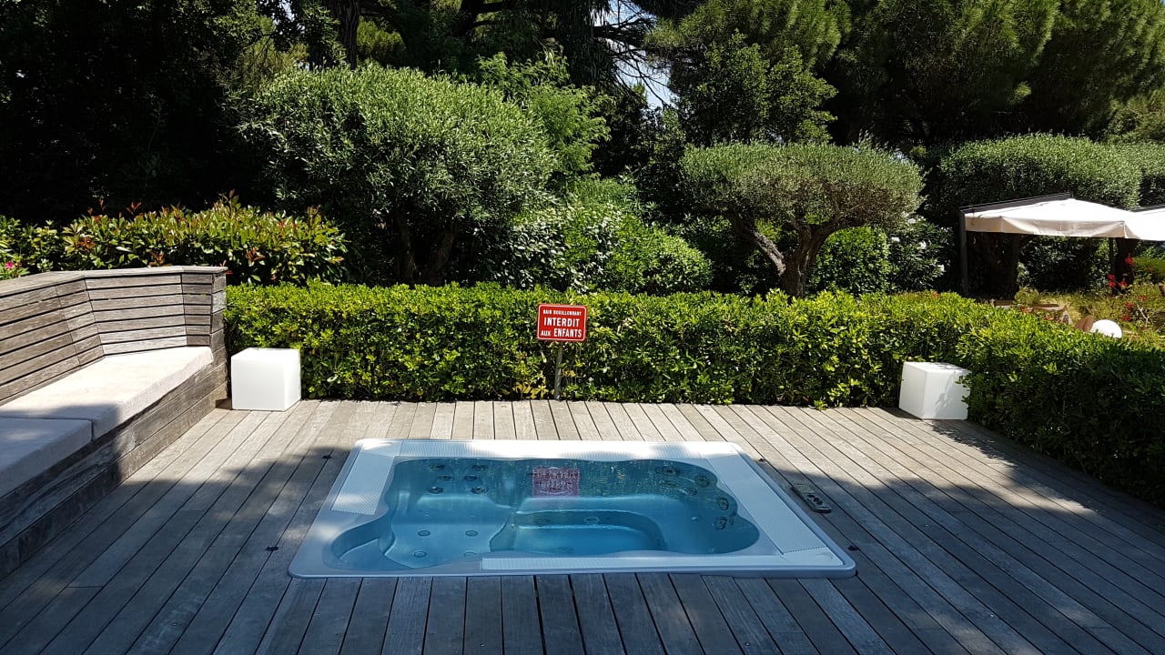 Gartenanlage Hotel Les Capucines