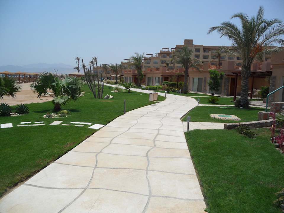 Fußweg zwischen Strand und Hotel Shams Prestige Abu Soma-Adults Only