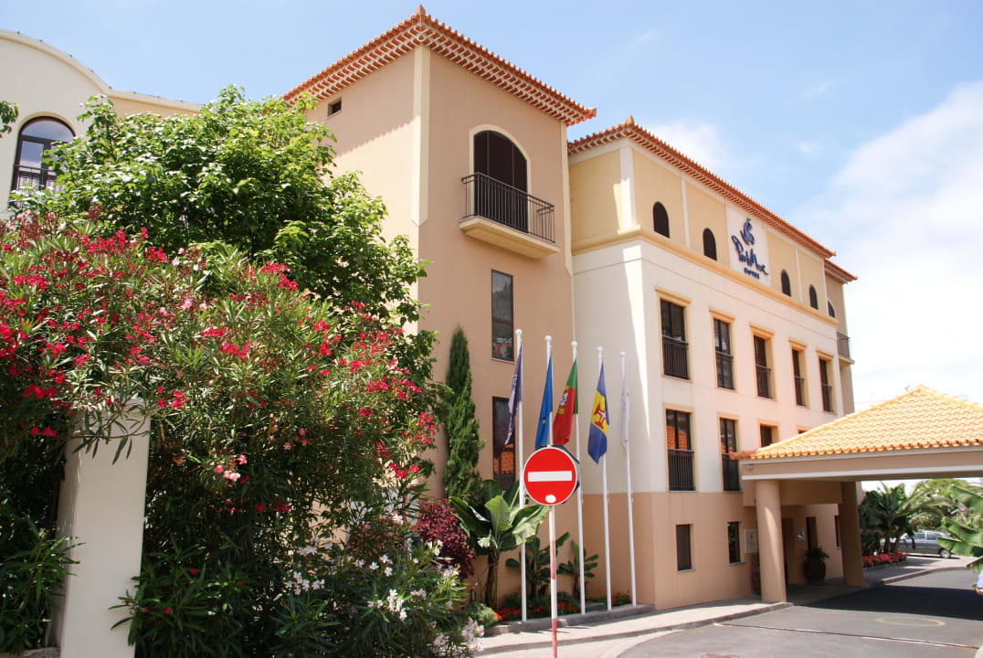Rückansicht von Straße / Eingangsbereich Hotel Porto Mare - PortoBay