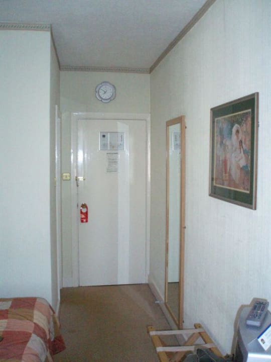 Zimmer Richtung Eingangstür Phoenix Hotel