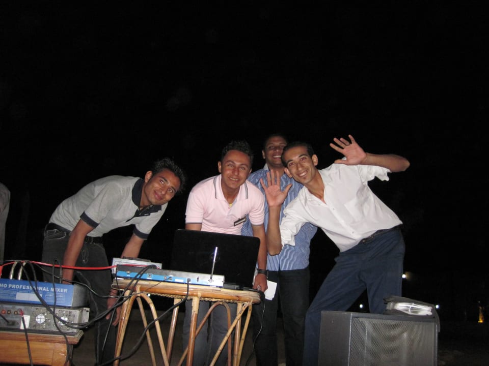 Die Jungs der Pool Bar Three Corners Happy Life Beach Resort