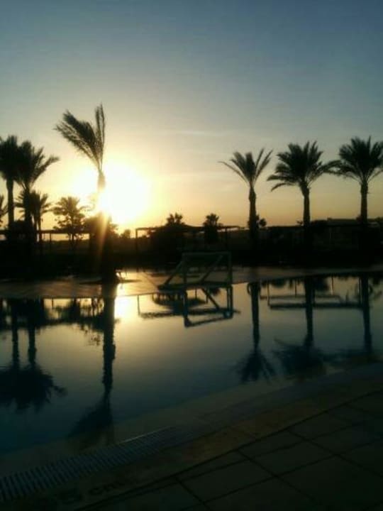 Schöner Sonnenuntergang JAZ Neo Saraya Palms