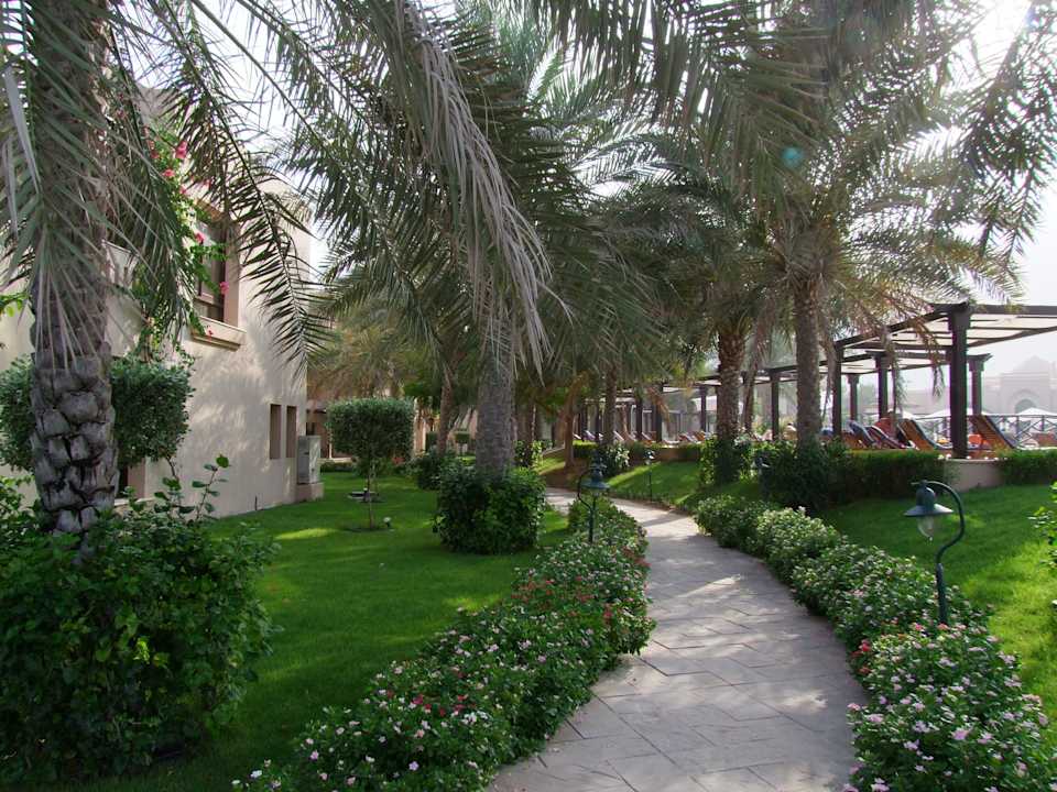 Allées de l'hôtel Miramar Al Aqah Beach Resort