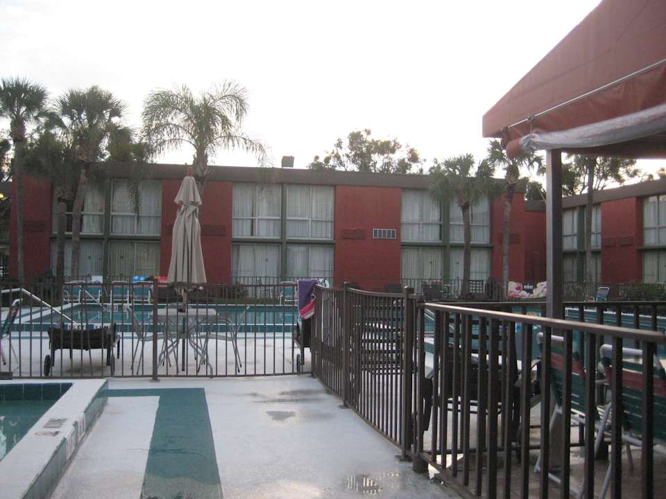 Außenansicht mit Pool Floridian Express International Drive