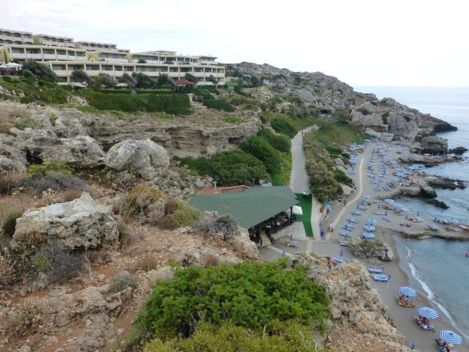 Strand mit Blick auf Restaurant Athena Hotel Kalithea Horizon Royal