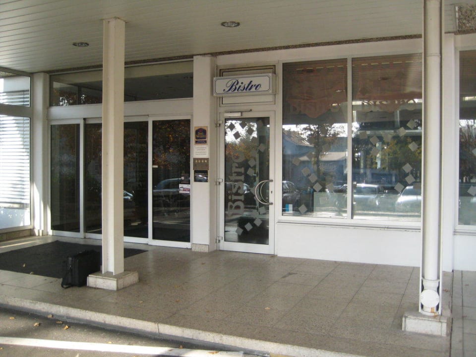 Eingang zum Hotel Wyndham Garden Kassel