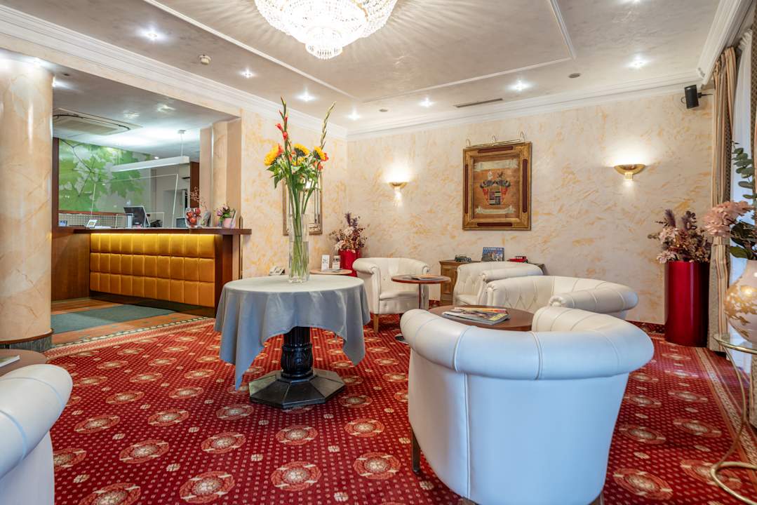 Lobby Hotel Neue Post