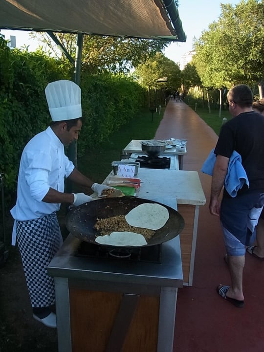 Abends zwischen Meer & Pool Saturn Palace Resort Hotel