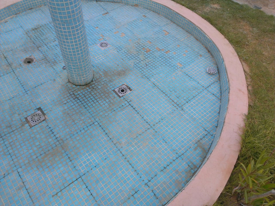 Dusche 2,ebenfalls fehlende Fliesen Lella Meriam Hotel & Club