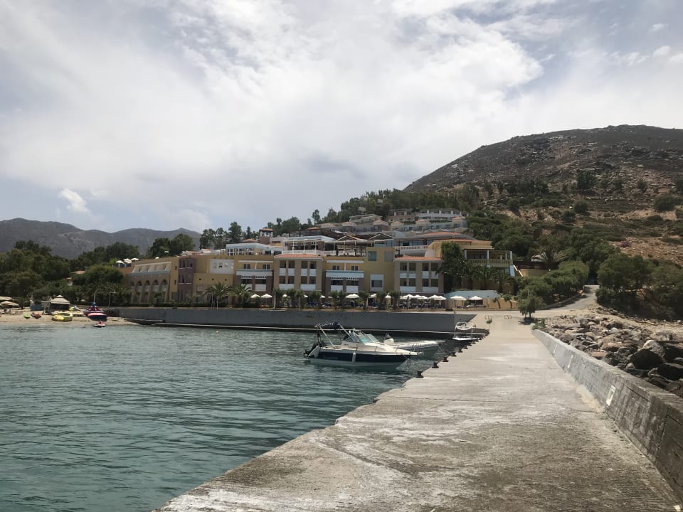 Sicht aufs Hotel vom Meer Fodele Beach & Water Park Holiday Resort