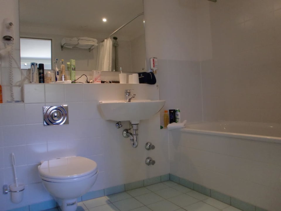 Bad im Appartmentzimmer AHORN Hotel Am Fichtelberg