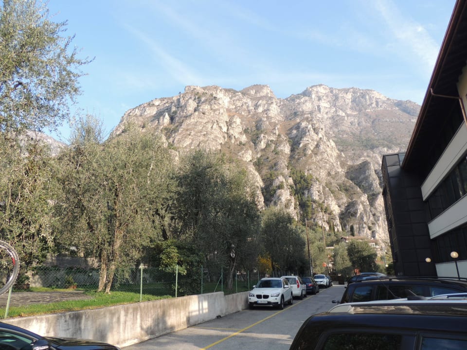 Parkplatz - noch leer!!! Hotel Ilma