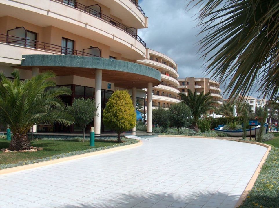 Haus 1 mit Eingang und Haus 2 und 3 im Hintergrund allsun App.-Hotel Orient Beach