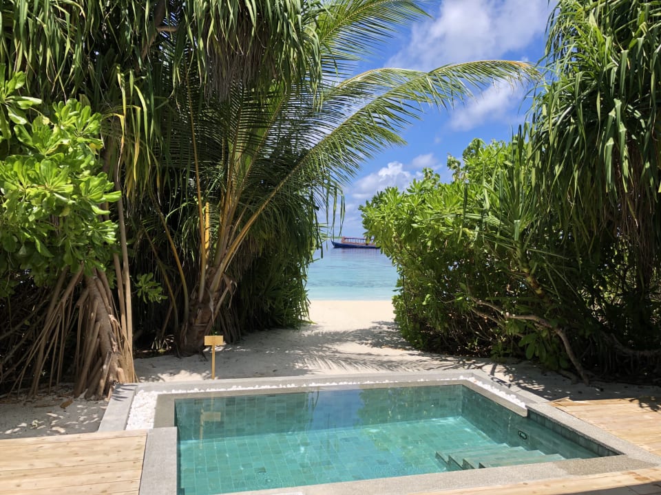 Pool NH Collection Maldives Havodda Resort