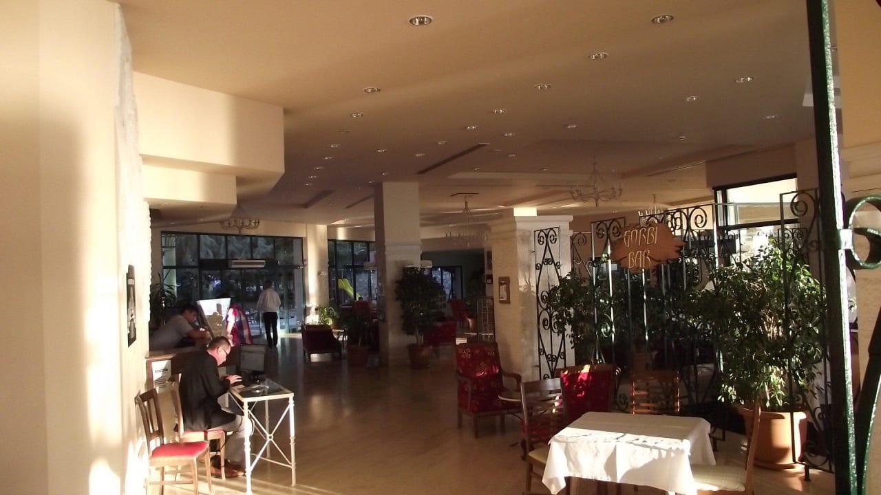Sauber Aska Hotel Just in Beach