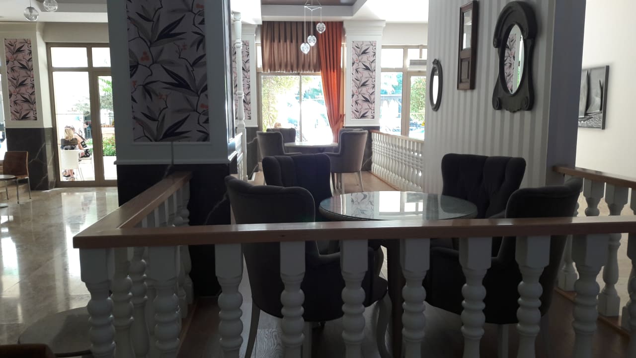 Teil der Cafeecke Port Side Resort Hotel