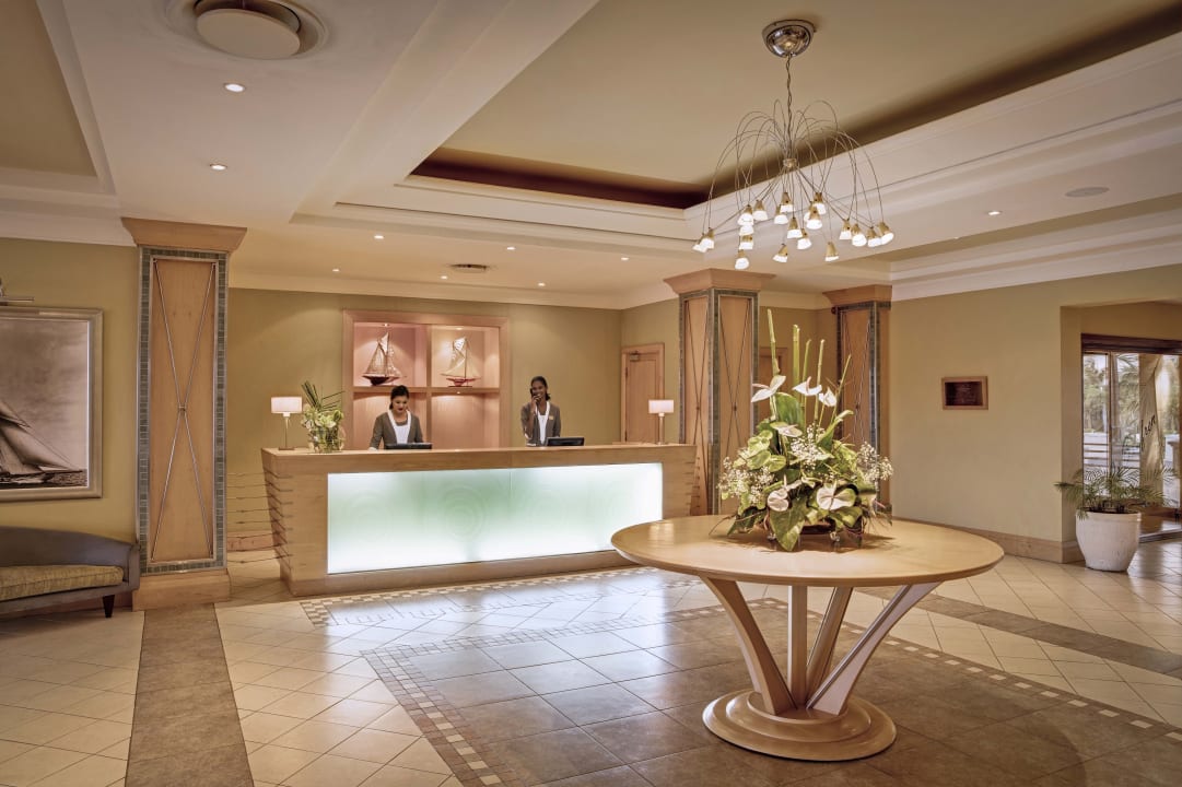 Lobby Le Suffren Hotel And Marina