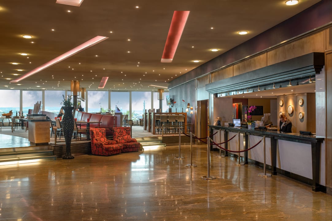 Lobby Hilton Zurich Airport