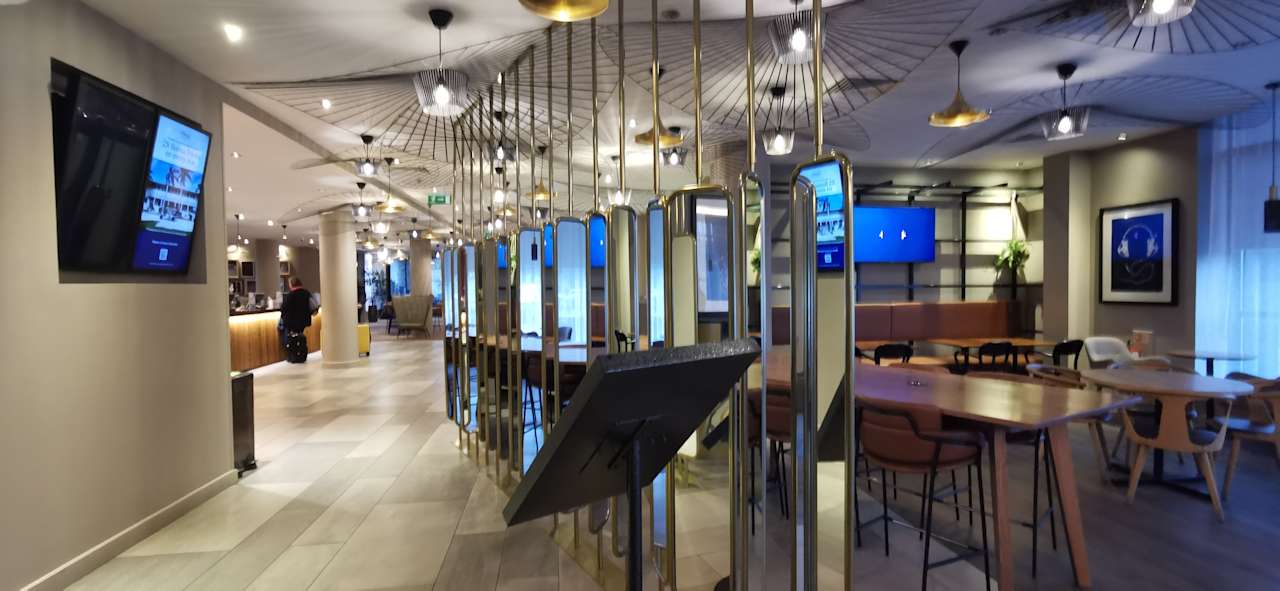 Lobby Hilton Garden Inn London Heathrow Airport