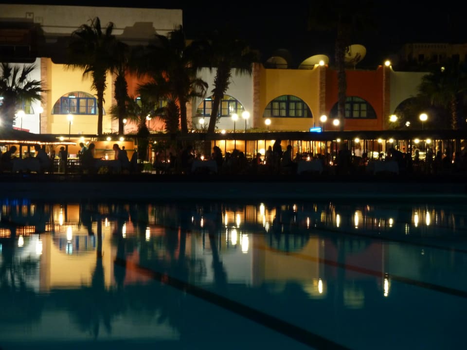 Der Pool bei Nacht Arabia Azur Resort