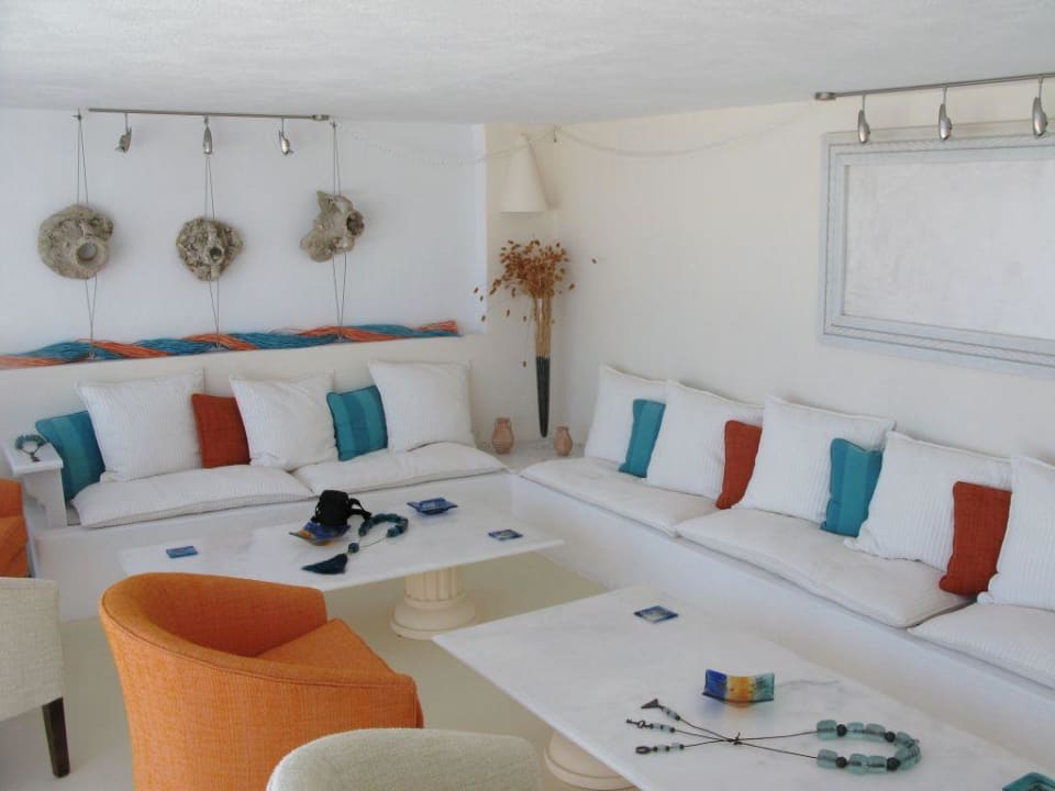 The bar of Homeric Poems Hotel Homeric Poems