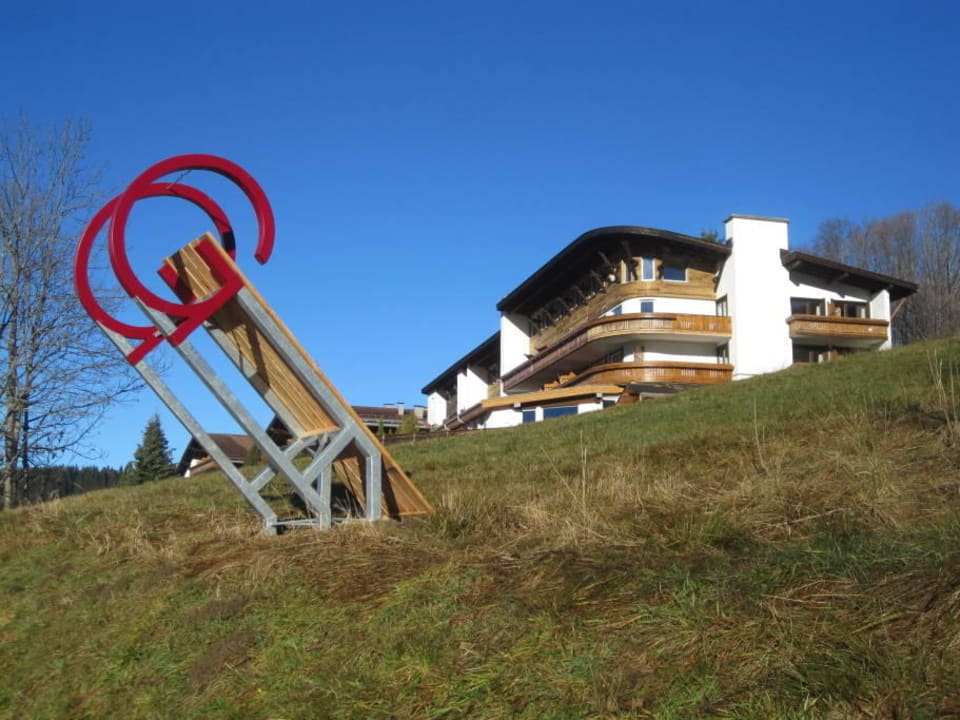 Hotel mit neuem Schlitten Berghotel Tirol
