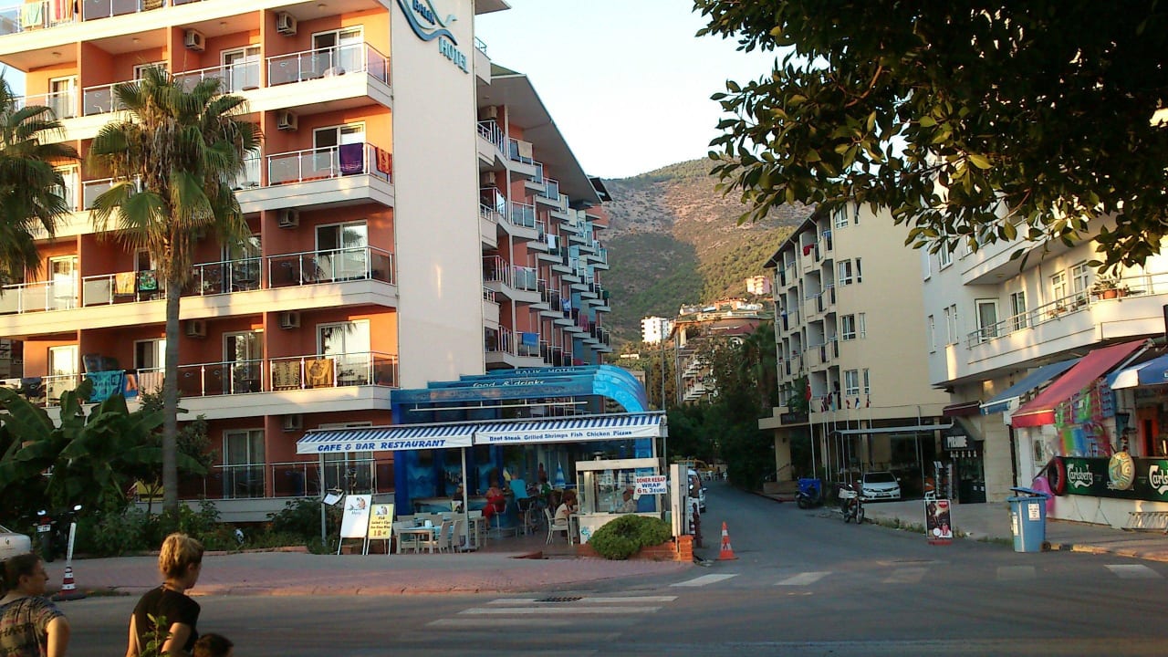 Hotel Balik von der Strandpromenade aus Kleopatra Balik