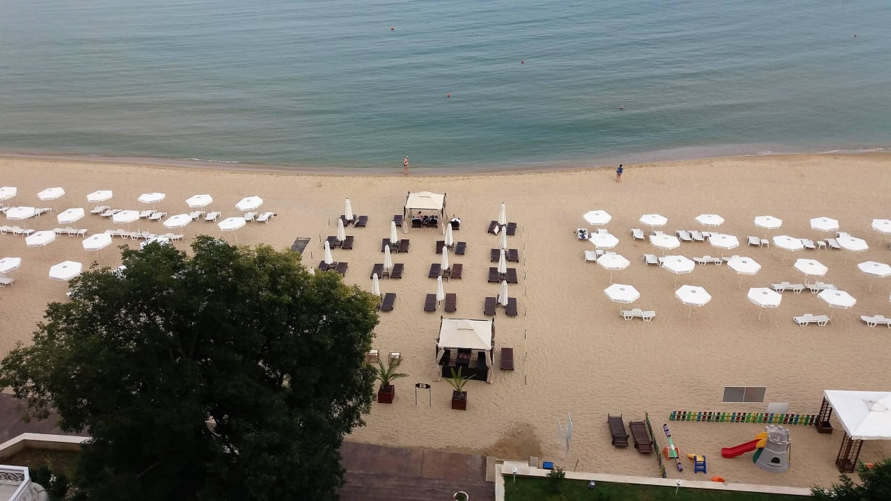 Blick auf den Hotel-Strand Hotel Palace, Sunny Day Resort