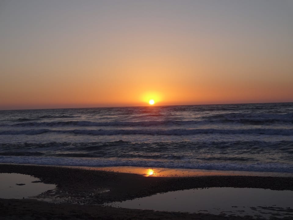 Sonnenuntergang am Hotelstrand 2 St. George's Bay Country Club