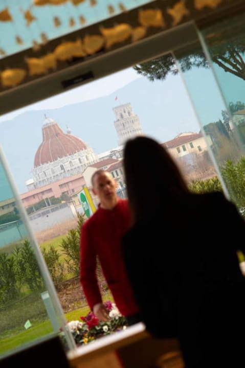 Hotel entrance / Ingresso hotel Pisa Tower Plaza