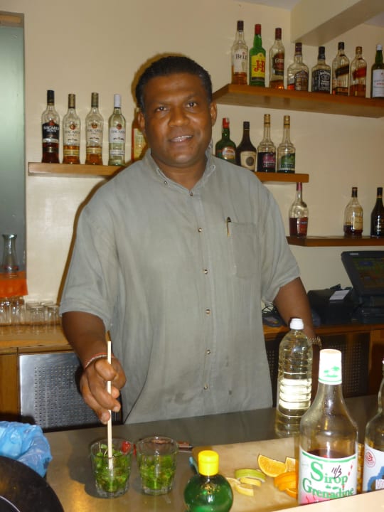 Er macht besseren Mochito als die Kubaner Ocean Villas Hotel