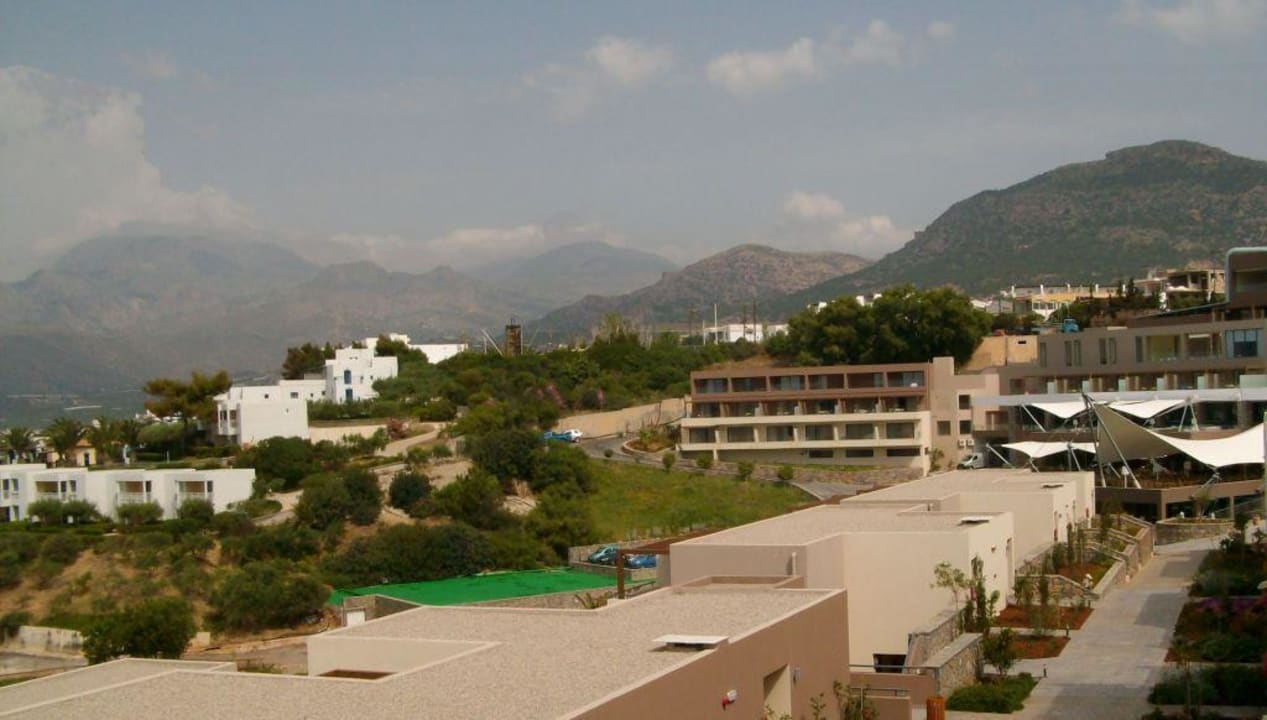 Blick von der Terrasse zum Hotel Atlantica Mikri Poli Crete