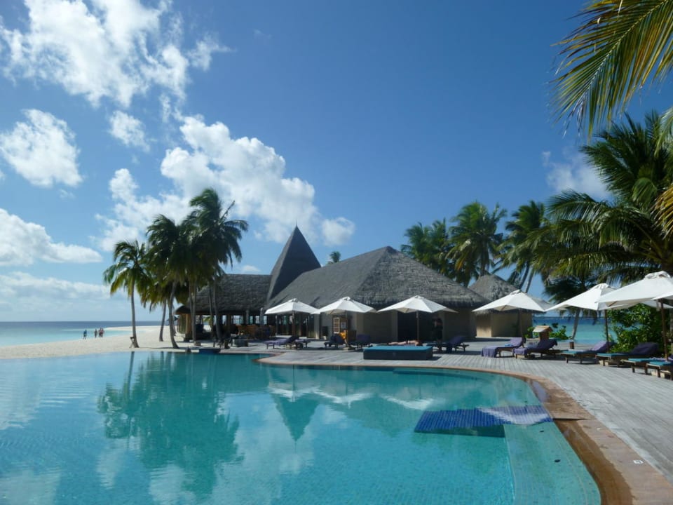 Pool Veligandu Maldives Resort Island